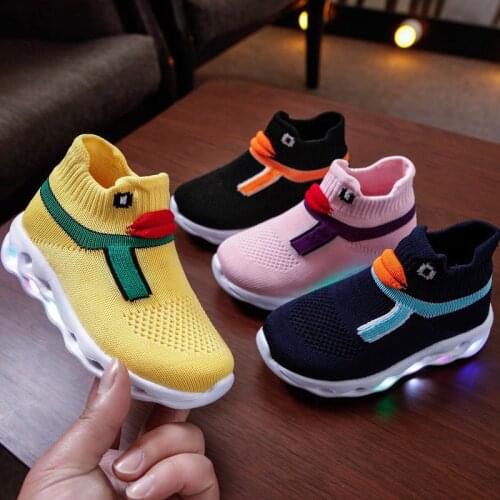 Glowing Sneakers 2021 New Breathable Air Mesh Socks Sport Shoes Shoes for Boys Girls Light Up Shoes Luminous Sneakers Size 21-30