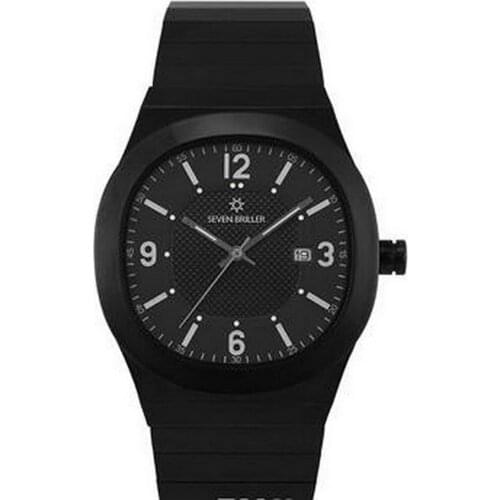 Men with Fine Steel Couples Watch On The Table is Waterproof Quartz Business Watches