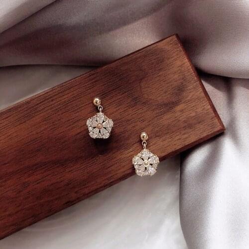 2020 Korean New Geometric Rhinestone Sweet Flower Stud Earrings For Women Lovely Simple Party Luxury Jewelry Gifts