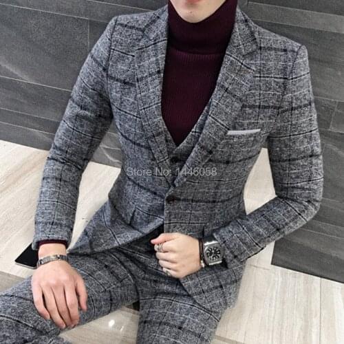 2019 Custom Made Slim Slit Light Grey Plaid Dress Suit Peaked Lapel Groom Tuxedos Men Wedding Suits Business Suit 3 Piece
