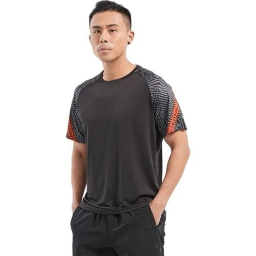 2021Spring and Summer New Sports Leisure Fitness Quick-drying Tops Fashion Lightweight Breathable Mens T-shirt Mens Large Size