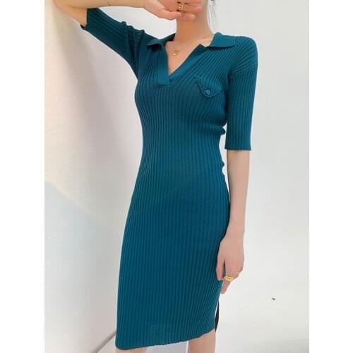 The blue triangle pocket elastic slimming bottoms were ripped with wood eardress in a short-sleeved knitted dress