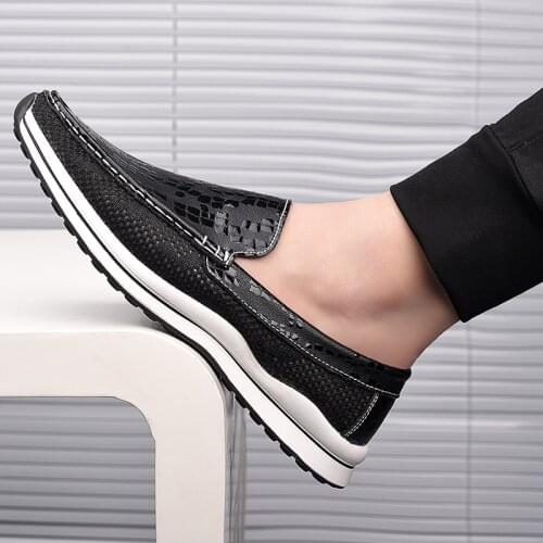 Fashion loafers men Summer Style Soft Moccasins Men High Quality Genuine Leather Shoes Men breathable Flats Gommino Shoes men