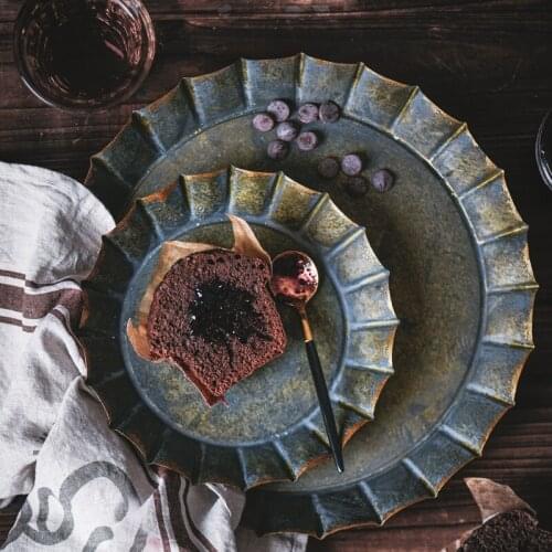 Guopin Unique Floral Rim Handcrafted Vintage Antique Metal Tray Round Iron Rustic Retro Tray For Home Church Party Products