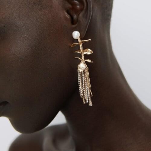 Fashion Exaggerated Personality metal Leaves inlaid pearl flower earrings Hollow Imitation Pearl Womens Earrings net red Jewelr