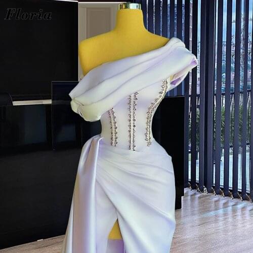 White Tiered Neckline Evening Dress Floor Length Prom Dresses Robe De Soiree Celebrity Gowns Middle East Beaded Prom Night 2021