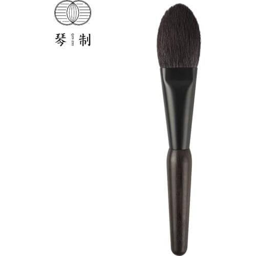 QINZHI Professional Handmade Make Up Brush Z224 Flat Round Blush Brush Soft Saikoho Goat Hair Makeup Brushes