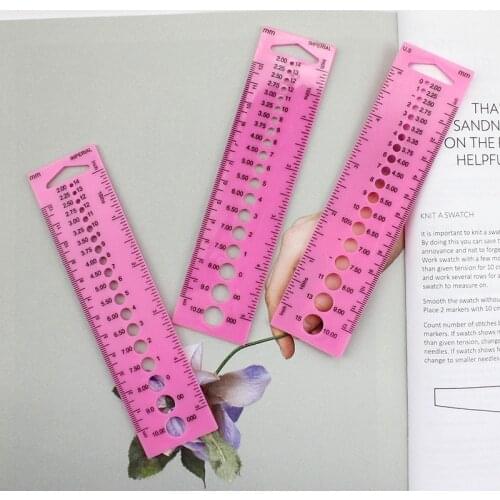 1 Piece Knitting Needle Gauge Size Marker Plastic Ruler