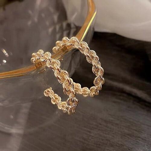 Vintage Gold Color Twist Chain C Shape Earrings for Women Ladies Metal Alloy Twisted Big Open Hoop Earrings Statement Jewelry