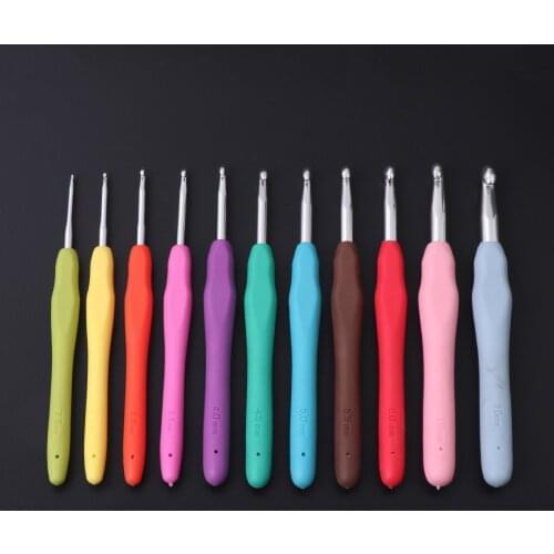 Ergonomic Multi Colour Crochet Hooks Yarn Knitting Needles 2-8mm with Case Tool