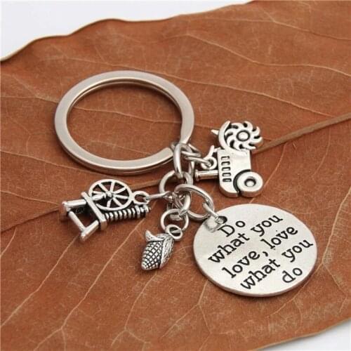 1pc Farmer Keychain Gift Farm Girl Equipment Tractor Keyring Corn On The Cob Do What You Love Jewelry E2048