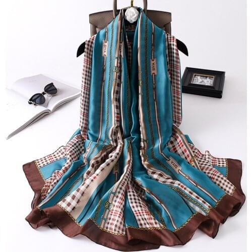 2021 Spring New Style Chain Scarves Luxury Brand Summer Sunscreen Beach Towel Womens Popular Polychromatic Korean Plaid Shawl