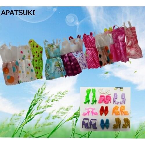 Lot 20 Pcs = 10 Pairs Of Shoes & 10 Short Dress Vestidos Cute Outfit Clothes For Barbie Doll Girls' Gift Random Pick