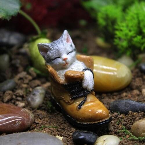 Cat Garden Decor Sleeping In Shoe Multipurpose Multi-color Fairy Garden Tiny Resin Cat Figurines Miniatures for Garden