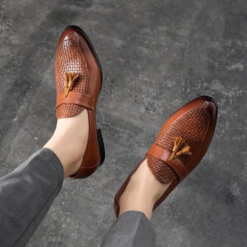 M-anxiu 2021 Newest Men Fashion Tassel Loafers Comfortable Leather Pointed Toe Classic Wedding Slip-On Penny Casual Flat Shoes