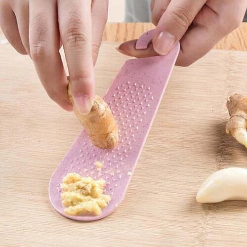 1pcs Multi-function mini wheat straw ginger garlic grinding grater planer slicer vegetable mud cutter kitchen accessories