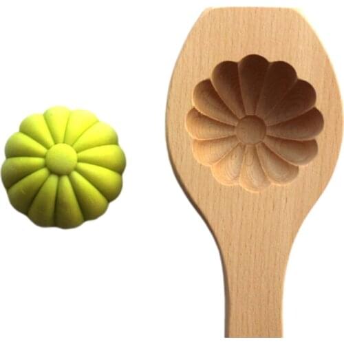 Carved Round Wooden Mould 3D Flower Pattern Eco-Environmental Baking Decoration Tools Cake Mould Round Gift for Family Y1QB