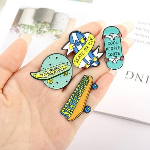 Cool Skateboard Brooches Custom Skate or Die Sports Love Skating Enamel Pins Backpack Cartoon Badge Lapel Jewelry Gift Wholesale