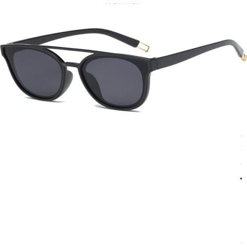 The new 2019 men and women fashion sunglasses personality star han edition elegant men and women with red sun glasses