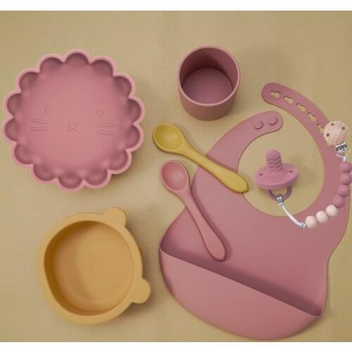 New Designed 5pcs Gift Feeding Childrens Tableware Waterproof Baby Bibs Dishes Plates Food Tray Gadget Spoons Sippy Cup