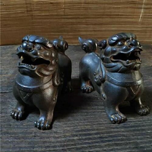 A pair of antique playing iron lions, town house, evil spirits, lucky beasts