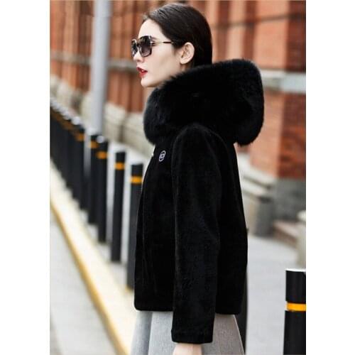 Women Real Sheep Fur Coat Large Natural Fox Fur Collar Hooded Short Genuine Fur Jacket Winter Warm Coats Outerwear YQ853