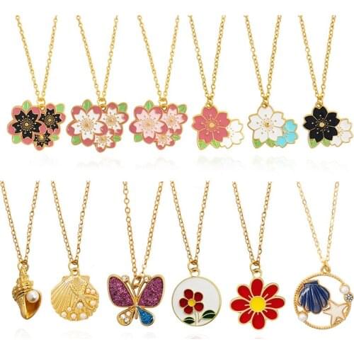 Fashion Cherry Blossom Pendant Necklace Golden conch shell Butterflies and flowers Exquisite Necklace Jewelry accessories