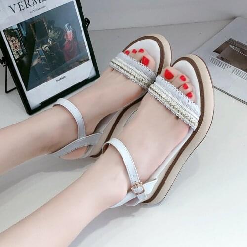 2021 New Summer Flat Mid Heel Sandals Womens Comfortable Soft Bottom Soft Surface Platform Wedge Sandals Women