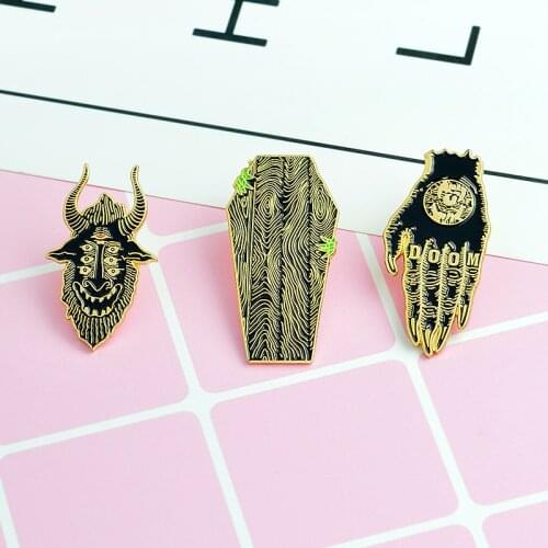 Evil Hand Coffin Skeleton Hands Devil Satan Brooch Gothic Barak Crisp Dark Enamel Pin Leather Coat Badge Halloween Party Gifts