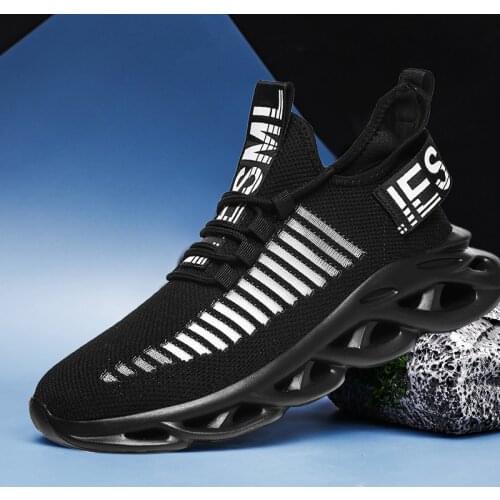 2021 new light running shoes men sneakers breathable summer mesh fly woven comfortable sports outdoor fashion casual shoes