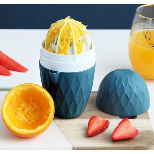 Multifunctional Manual Juicer Portable Mini Fruit Squeezer Summer Squeezing Juice Cup Lemon Squeezer Lemon Juicer Orange Juicer
