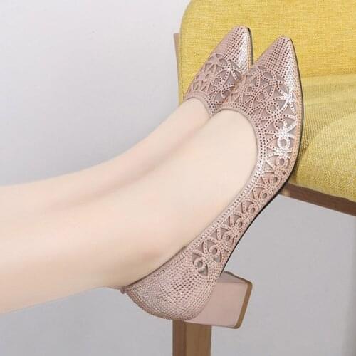 2021 Summer Women Hollow Outs Boat Shoes Crystal Pumps Pointed Toe Sandals Ladies Shoes Med Heels Mesh Dress Shoes Gold 9170N