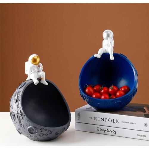 Nordic Resin Astronaut Figurines Fashion Spaceman statue artificial Cosmonaut sculpture home living room Key storage Porch decor