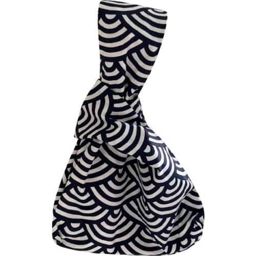 Japanese Mini Portable Knot Wrist Bag Women Top Handle Bag Simple Purses Handbags Shivering Cats Printed Bag For Walking Use