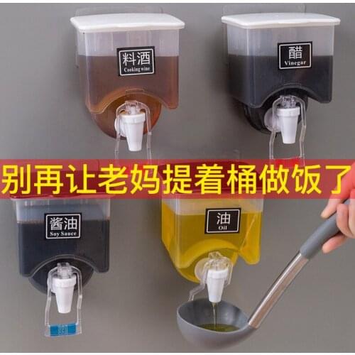 Wall-Mounted Seasoning Bottle Punch-Free Wall Hanging Condiment Kitchen Leak-Proof Soy Sauce Vinegar Oil Drinking Liquid 700Ml