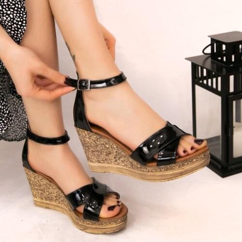 Tonar Petro Black Japanned Leather Wedges Women 'S Sandals New Season Platform Stylish and Comfortable Summer Fashion Trend
