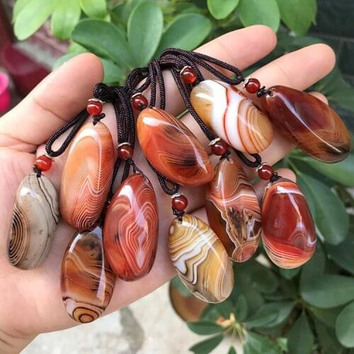 Natural twisted silk agate striped pendant pebble rain flower stone hand to polish a piece of raw stone silk agate sweater chain