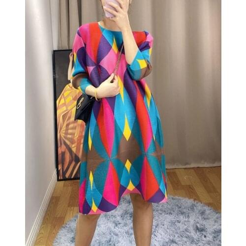 2021 spring new geometric print dress Miyak fold Womens Fashion loose large size slimming Highly elastic dress Round neck