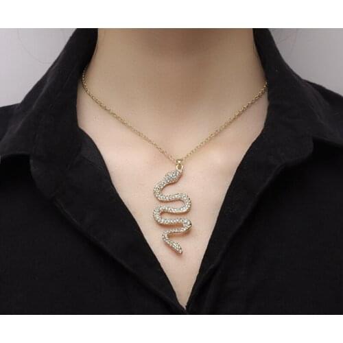 Beautiful snake necklace creative fashion metal snake diamond pendant necklace women