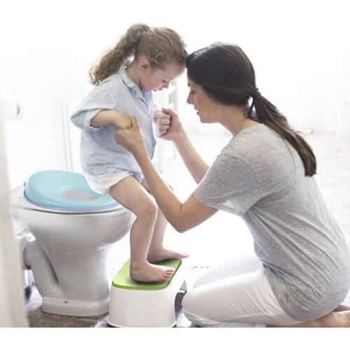 Potty Training Seat for Boys and Girls, Fits Round & Oval Toilets, Non-Slip with Splash Guard, Includes Free Storage Hook