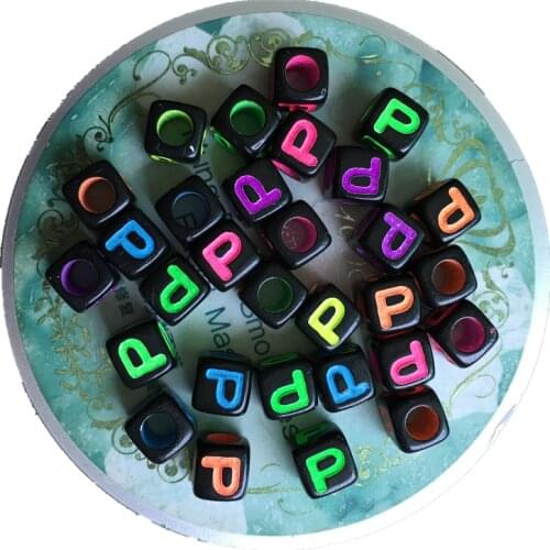 High Quality Acrylic Letter Beads 100pcs 7*7mm Mini Square Black Pearl with Colorful single Initial P Printing Alphabet Beads