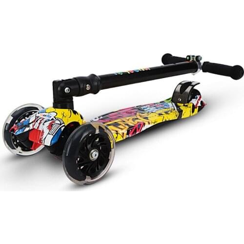 New Foldable Flashing Pedal Scooter Adjustable Three-wheeled Wear-resistant Childrens Scooter