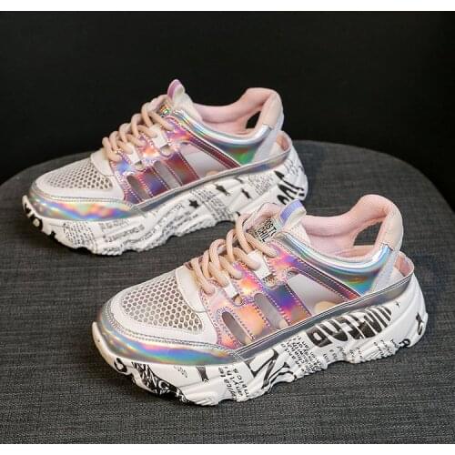 2021 New Summer Sandals Womens Hollow Mesh Surface Flat Bottom Sports Dad Shoes Raise the Bottom