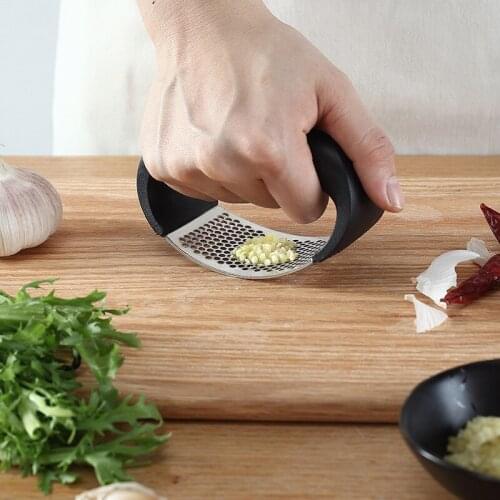 1pcs Stainless Steel Garlic Press Manual Garlic Mincer Chopping Garlic Tools Curve Fruit Vegetable Tools Kitchen Gadgets