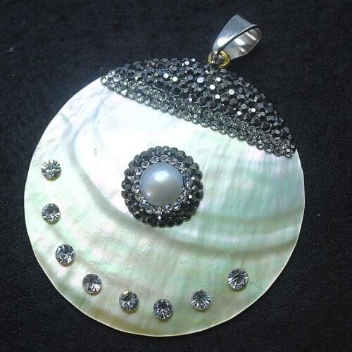 Natural yellow lips shell pendant round shape 50mm three designs with rhinestone cultured freshwater pearl and blue stone best h