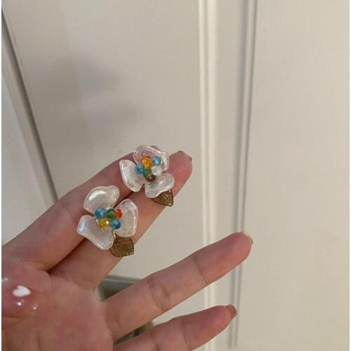 Vintage Pearl Flower Bulk Earrings Stud Wholesale Charm Crystals Elegant 2021 Korean Jewelry For Women Resin Accessories