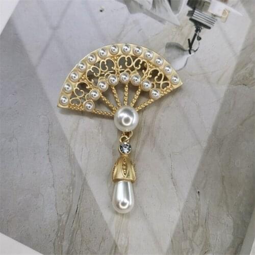 Retro Brooch palace fan shaped Faux Pearl Pin Valentine Day gift alloy jewelry