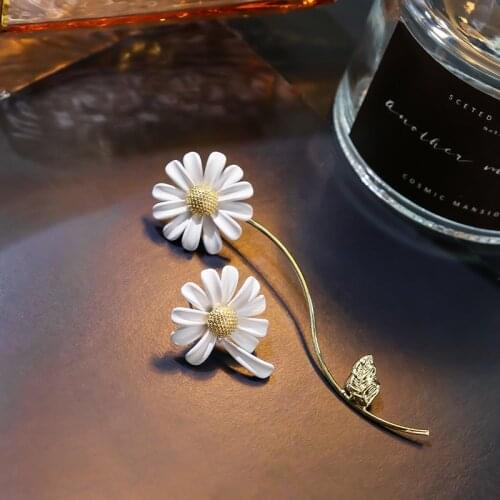 Fashion Long Branch Flower Stud Earrings 2020 New Design Asymmetric Delicate Small Daisy Earrings Female Ear Jewelry Wholesale