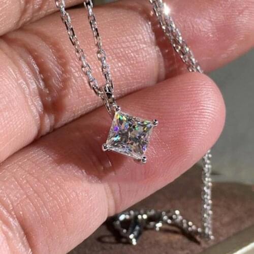Huitan Simple Square CZ Crystal Necklace for Women Silver Color Engagement Necklace Anniversary Love Gift Ladys Fashion Jewelry