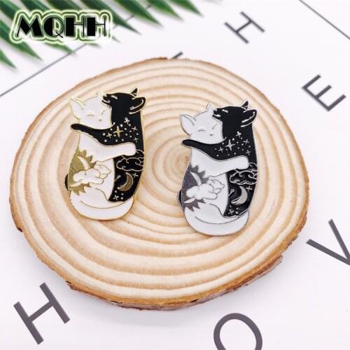 Creative Cartoon Animal Cat White Black Hug Cat Golden Silver Enamel Brooch Badge T-shirt Bag Pin Accessories Women Jewelry Gift